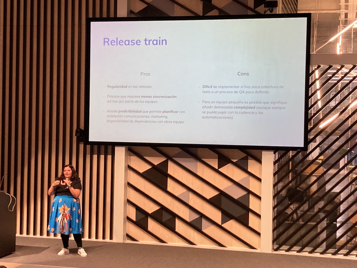 eunEsPlata's tweet photo. Turno de @gemamsr que nos va a contar sobre #releaseTrain, aunque, como dice ella, en @cabify_espana no sean expertos en trenes… 🤣
@WTMSpain #WTMSpainTechDay #WTMSpainCalcetines https://t.co/NjtJHC3gQ2