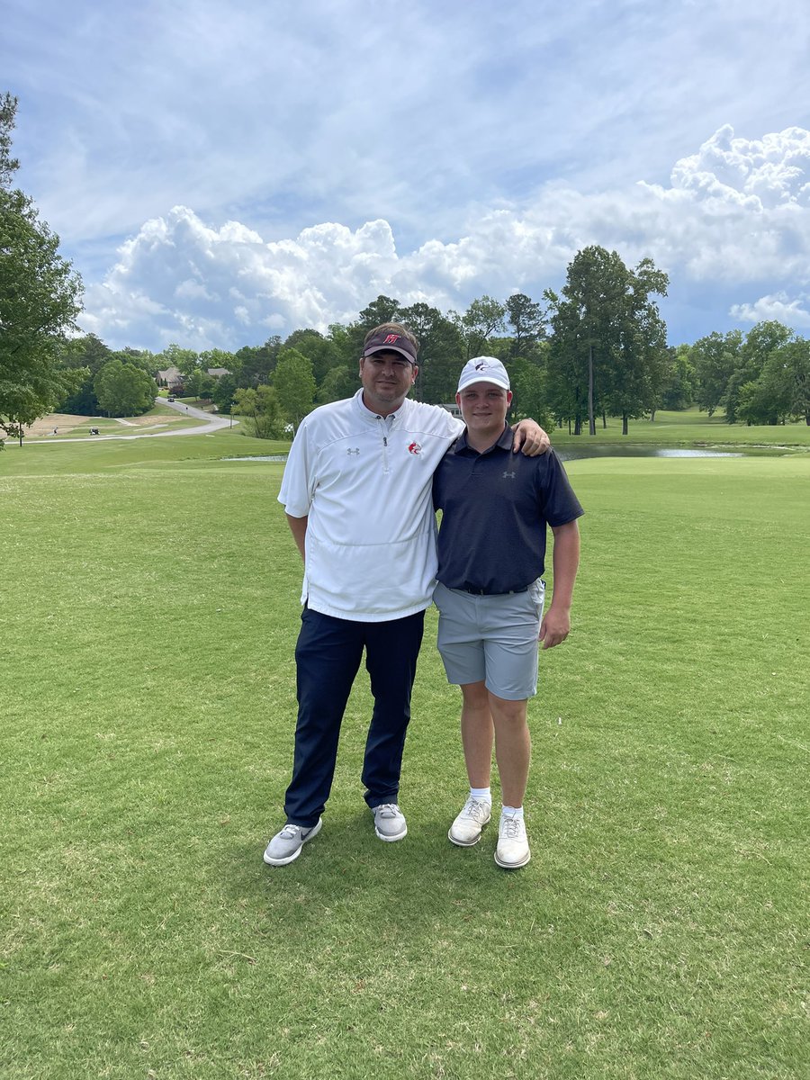 HT_Huskies_Golf's tweet photo. That’s a wrap from the 7A Sub-State golf tournament @TimberlineGolf. Gavin Isbell finishes with a 76. Good luck to the teams &amp; individuals who move on to the State tournament! @GavinIsbellGolf @DylanTeague11 @GolfnBear @HewittAthletics https://t.co/jm3xl8QtsV