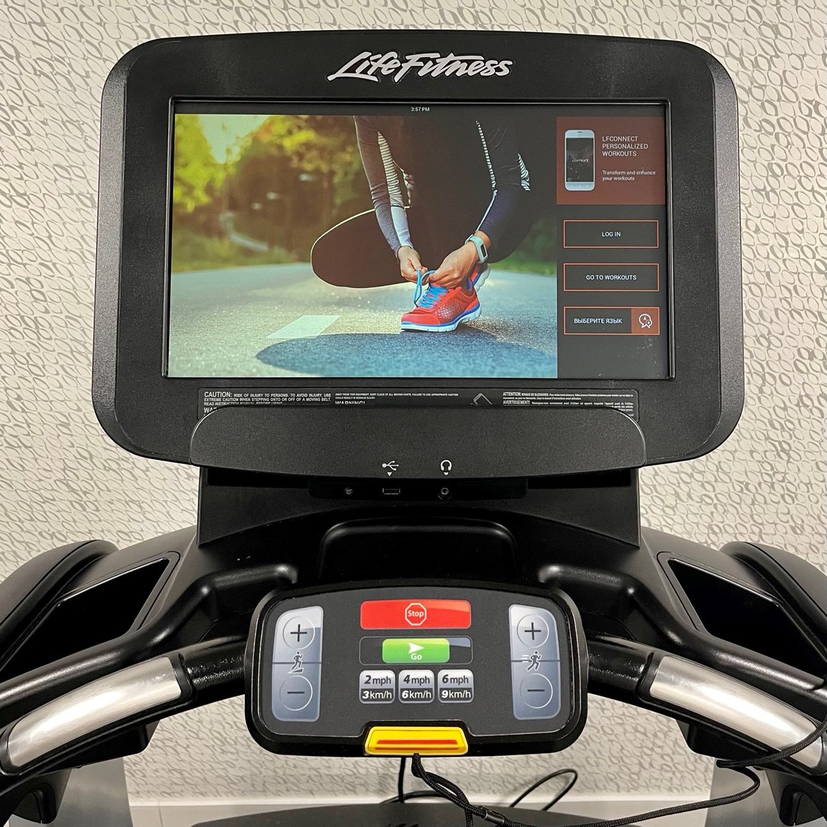 Don't forget to pack your workout gear! 🏃 Our Fitness Centre is open 24/7 so you can keep up with your workout routine while on the road!