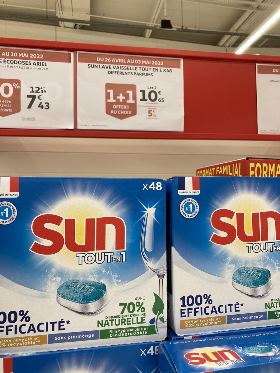 CPiekacz's tweet photo. Les promos chez @AUCHAN_France c’est ça. Il propose 2 cartons dont un gratuit pour 10.65 € lors que dans le rayon, le prix est de 9.58 €. Y aurait pas comme un peu de vol ? Que fait la @dgccrf dans ce cas là ? Avant d’acheter en promo, allez faire un tour dans le rayon. https://t.co/kSA3V33JoT
