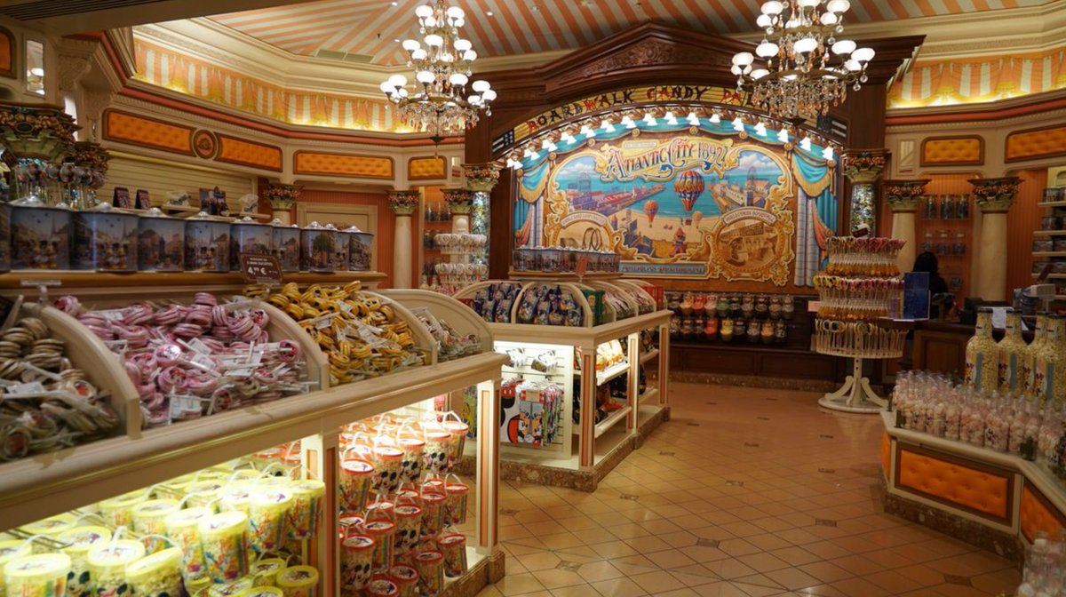 boss_angeles's tweet photo. Great example of how the DLP Imagineers enhanced an interior. 😍 the chandeliers and the tent ceiling so much more.  #DisneylandParis30 https://t.co/ayFKTOEDMH