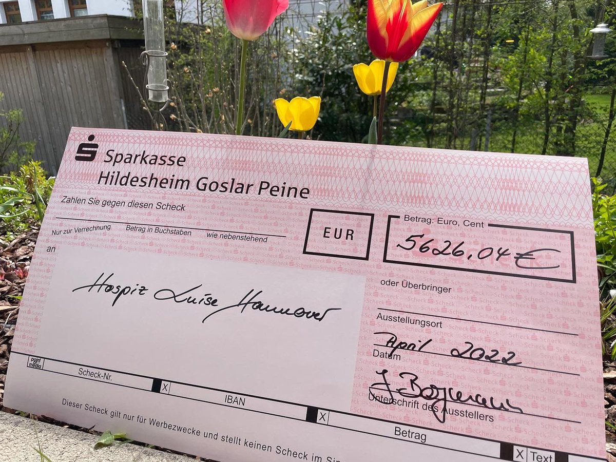 Wie die Zeit vergeht.

Nachdem die Charity-Woche nun schon einige Zeit abgeschlossen ist, fand vor 1 1/2 Wochen dann auch die „Scheckübergabe“ statt.

Gemeinsam Gutes zu tun ist wirklich ein wahres Privileg. Zu sehen was wir damit bewirken können ist wahrhaft unbezahlbar. Danke