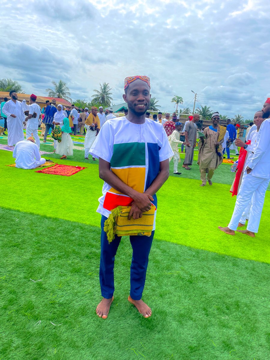 FareedIshmeal's tweet photo. May Allah bless you with all the happiness in the world on this special day. Eid Mubarak! #EidDiaries https://t.co/3DWjdyiLEG