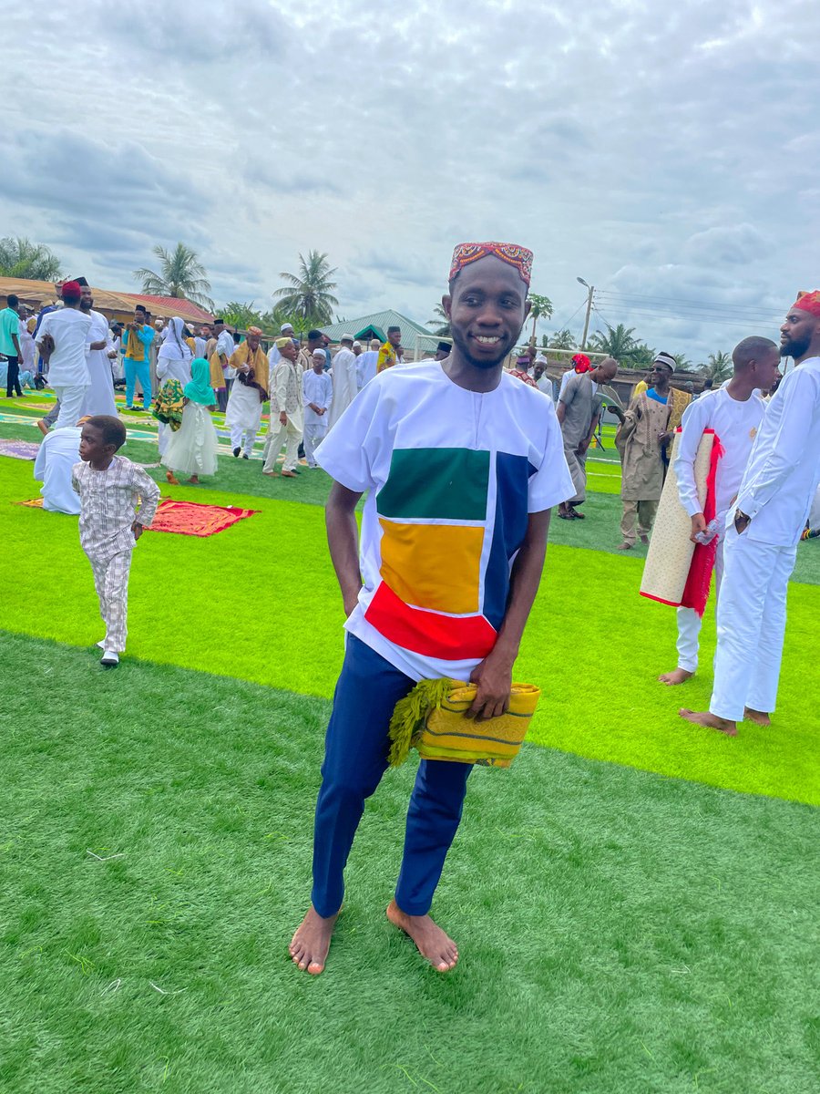 FareedIshmeal's tweet photo. May Allah bless you with all the happiness in the world on this special day. Eid Mubarak! #EidDiaries https://t.co/3DWjdyiLEG