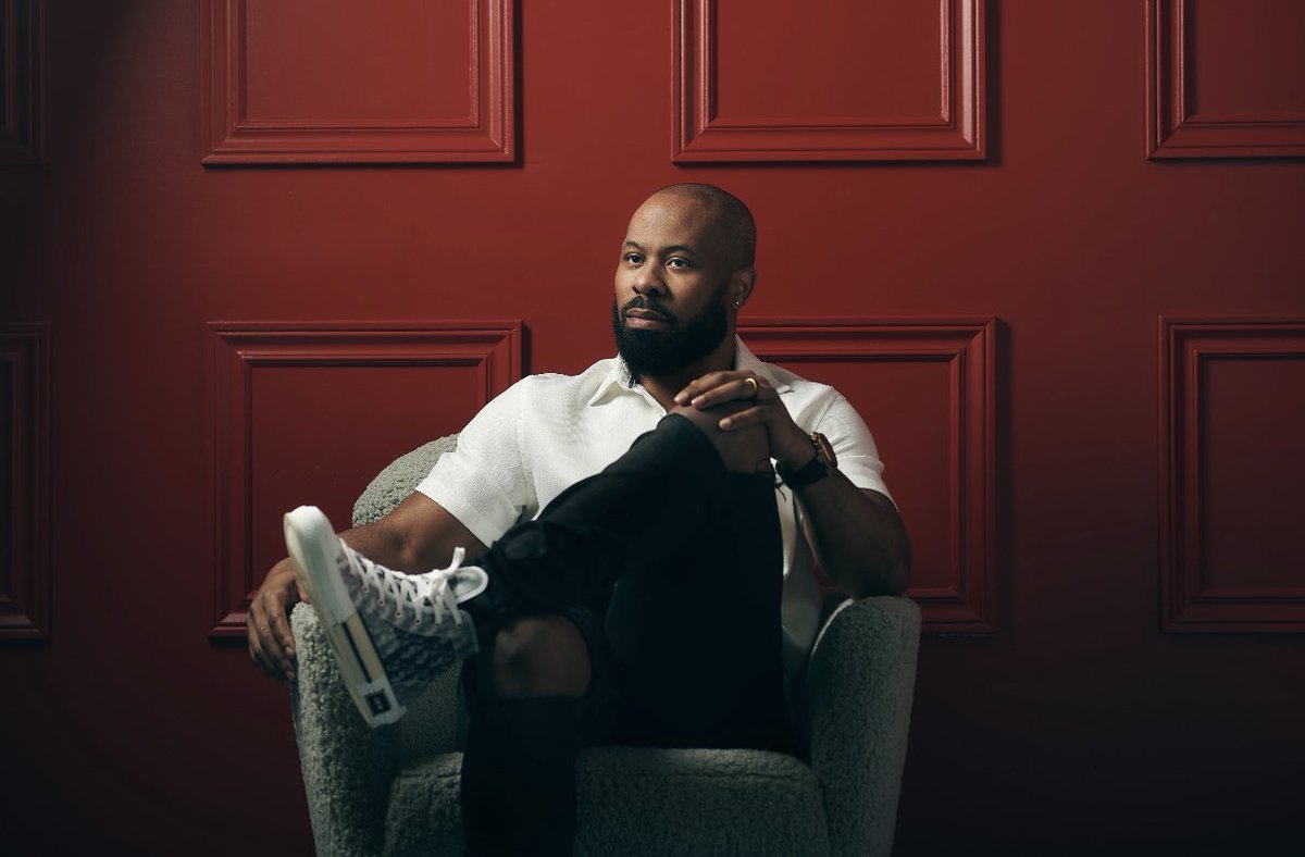 facesottawa's tweet photo. In our new issue, we sit down with @REDBLACKS RB @WilliamPowell33 as he prepares for the upcoming @CFL season 🇨🇦🏈 #ottawa #CFL (📷: @JenBernardPhoto) https://t.co/4bsD9dSn8i