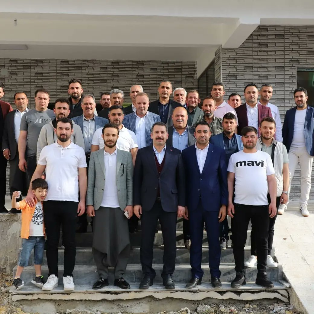 badillider63's tweet photo. derneğimizin düzenlemiş olduğu bayramlaşma programına katılan , Ağrı TAHİR belediye başkanımız sayın Mahmut kemaloğlu na , 
 İYİ PARTİ KARAKÖPRÜ ilçe başkanımız sayın Mehmet Yaşar Badıllı ya ,
CHP ŞANLIURFA il başkanımız sayın Ferhat Karadağ a ,
GELECEK PARTİ KARAKÖPRÜ ilçe https://t.co/zdsoRvcRBy