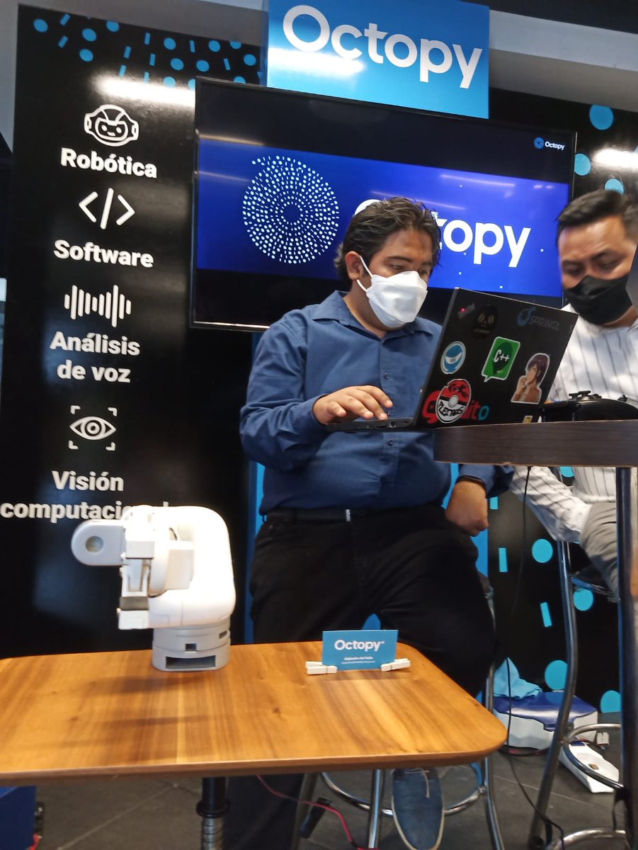 octopytech's tweet photo. #Octopy orgulloso de ser parte de #ATT5G con @ATTBusinessMx , mostrando como con la red 5G, futuros robots como nuestro #Octybot serán el doble de rápidos. https://t.co/S67J84B8of