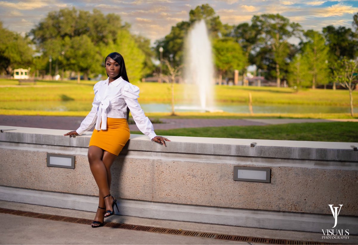 jvsimm's tweet photo. Congrats Kayla! ๐ฅณ
โข
๐ธ: @jvsimm
โข
LIKE, COMMENT, SHARE! ๐ฌ
#pvamu #pvamugrad #pvamugradswag #pvamu22 #pvamu23 #graduation #senior https://t.co/HjAIBLqCPU