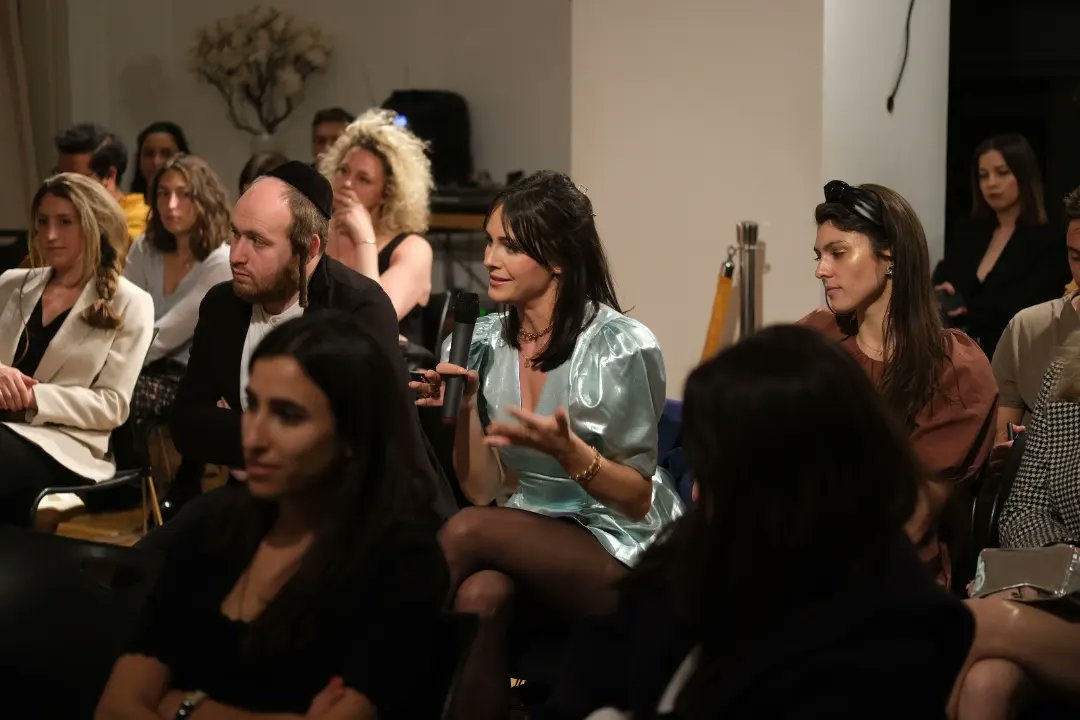LeandroTaub's tweet photo. EXTERNO at the General Consulate of Argentina in New York

Thank you @ARGenNewYork @culturalesARG, our friends and everyone who made this special occasion.

Photos by José Pareja

@ExternoFilm #Externo #TaubBrothers https://t.co/aENqi4sKZ4