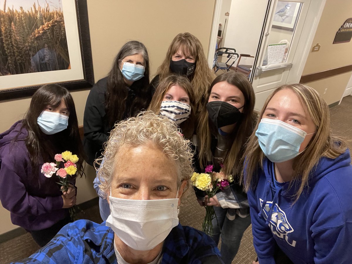 dwucampmin's tweet photo. SMC students are serving in multiple ways this morning for #DWUcares ! We encourage you all to serve today and every day in some small way! 🤗 https://t.co/pxeydb7C50