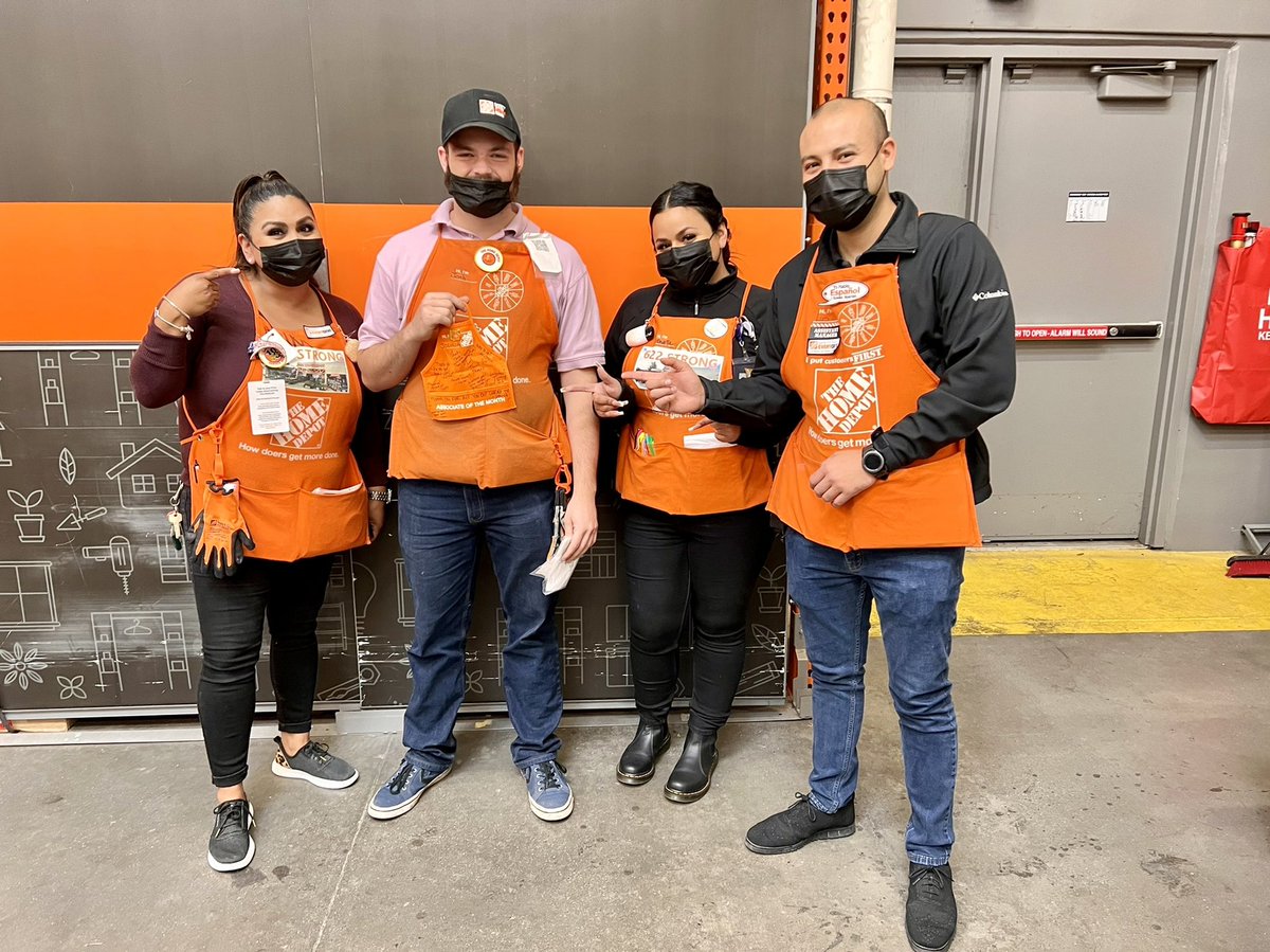 Presented Associate Of The Month to our outstanding service desk associate, Josh! Thank you for going above &amp; beyond for customers everyday. We appreciate all that you do! 👏🏽  #PacNorthProud