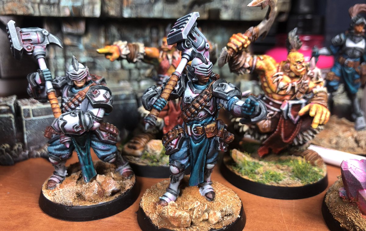 One of my favourite things about Rivenstone is that all of the models in this photo can be played either against each other or on the same team! Which is why I must own and paint every model in this game 🔥
