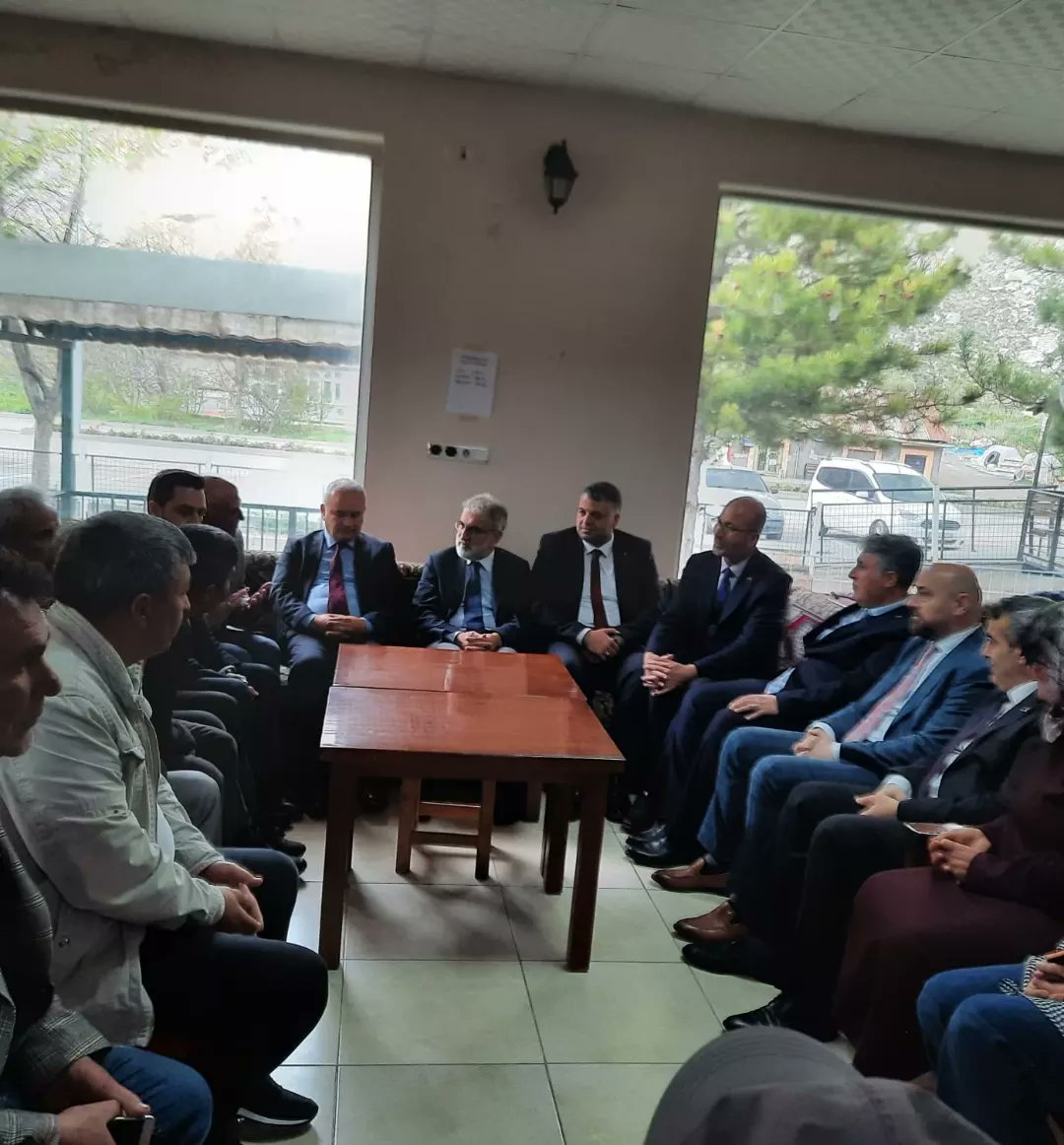 Enerji ve Tabii Kaynaklar önceki dönem bakanımız sayın Taner Yıldız, İl başkan yardımcılarımız, belediye başkanımız Ayhan Arslan, İlçe başkanımız, Genclik kolları başkanımız, Meclis üyelerimiz, ve geleceğimizin teminatı olan çocuklarımızla bayramlaşma programımızı gerçekleştirdik