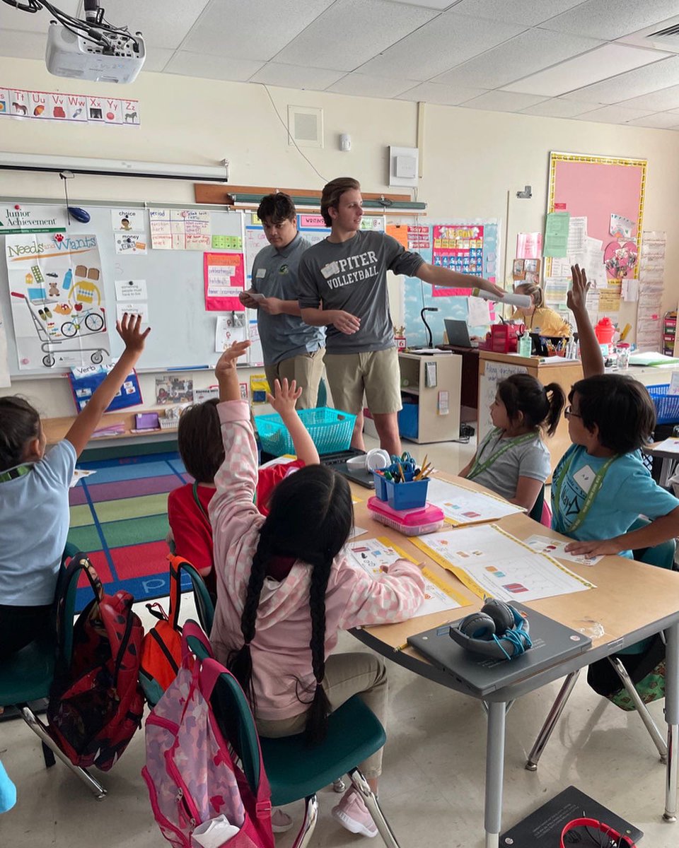JAofPBTC's tweet photo. The @jupiter_high Boys Volleyball team, and the Latinos in Action students became JA High School Heroes when they visited @JupiterElem! They taught JA Ourselves and JA Our Families to the kindergarten and first grade students who were extremely excited to have the visitors. https://t.co/zw9zwtXqLw