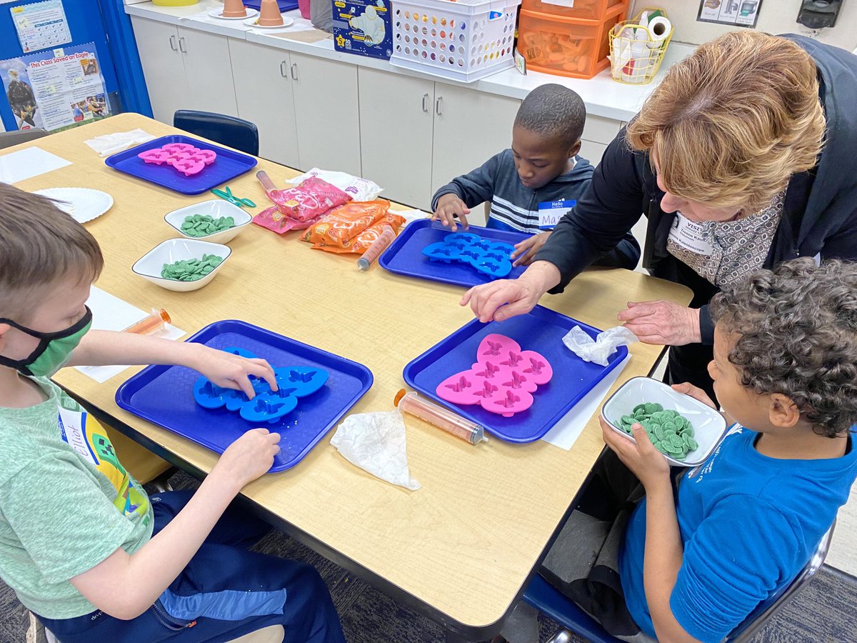 Mstewart_2u's tweet photo. Shout out to ⁦@DennisLabSchool⁩ for the awesome PBL activities that students are engaged in as they are preparing for their schools Market Day ⁦@DPS61Decatur⁩ ⁦@JeffDase⁩ ⁦@SuptDPS61⁩ #DPSLetsGo 100% of students are actively engagement https://t.co/SQC2oPb191