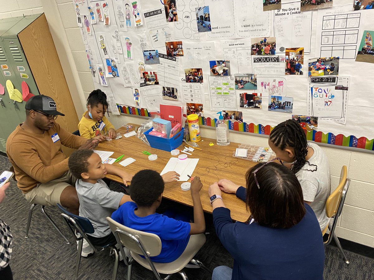 Mstewart_2u's tweet photo. Shout out to ⁦@DennisLabSchool⁩ for the awesome PBL activities that students are engaged in as they are preparing for their schools Market Day ⁦@DPS61Decatur⁩ ⁦@JeffDase⁩ ⁦@SuptDPS61⁩ #DPSLetsGo 100% of students are actively engagement https://t.co/SQC2oPb191