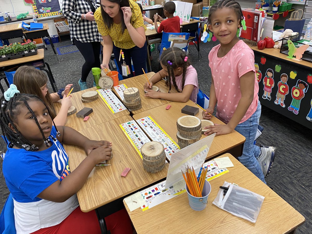 Mstewart_2u's tweet photo. Shout out to ⁦@DennisLabSchool⁩ for the awesome PBL activities that students are engaged in as they are preparing for their schools Market Day ⁦@DPS61Decatur⁩ ⁦@JeffDase⁩ ⁦@SuptDPS61⁩ #DPSLetsGo 100% of students are actively engagement https://t.co/SQC2oPb191
