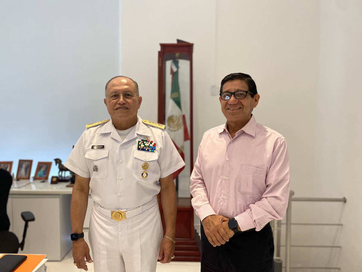 ArteagaAponteMX's tweet photo. Esta mañana sostuve una reunión de acercamiento institucional con el Almirante Santiago Morgado Gómez, Comandante de la Primera Región Naval con sede en Puerto de Veracruz.
#CompromisoPermanente #Distrito14 https://t.co/AfDOhqU9gC