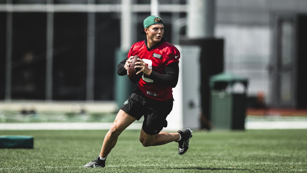 nyjets's tweet photo. SOURCES: we're workin' https://t.co/JHKMMZlvOJ