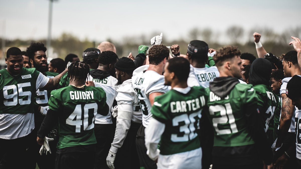 nyjets's tweet photo. SOURCES: we're workin' https://t.co/JHKMMZlvOJ