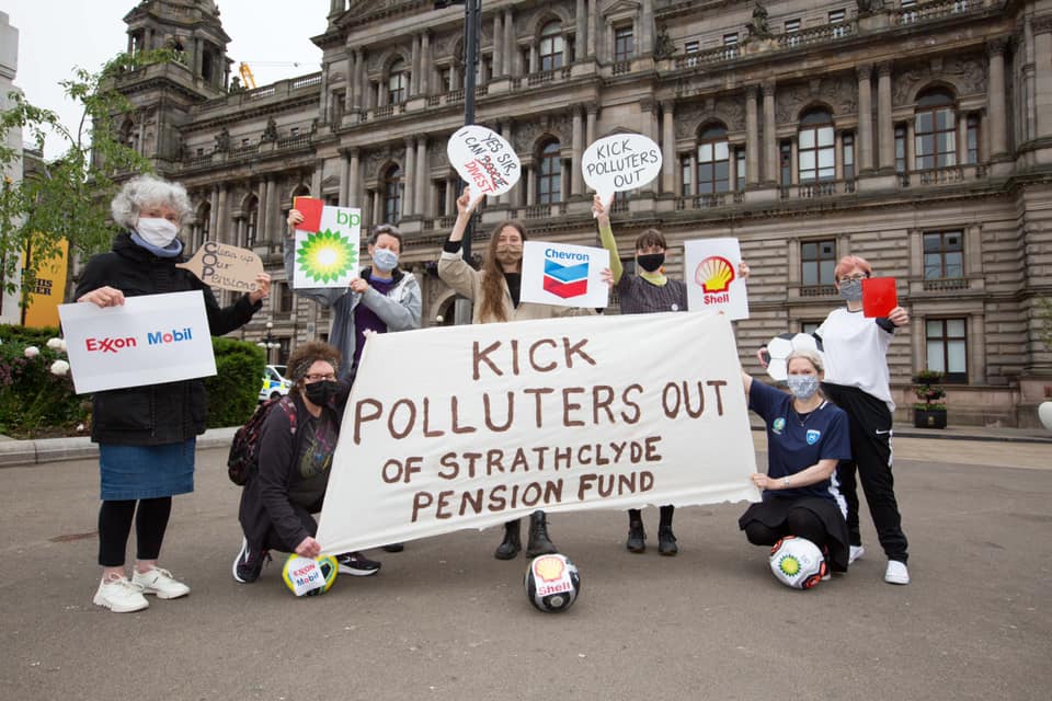 DivestSPF's tweet photo. The #LocalElections2022 are this Thursday! Please call on your council candidates to take urgent climate action by supporting the @UKDivest pledge to end Scottish council pension fund investments in #FossilFuels: https://t.co/mmLPGFBTwy 🔥🔥

#DivestStrathclyde #FossilFree 🌏💚 https://t.co/nABhNQuB8W