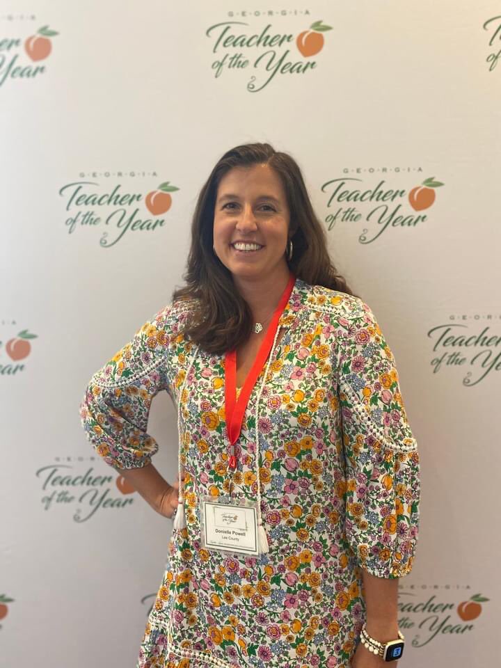 LCHS9GC's tweet photo. Donielle Powell, LCSS Teacher of the Year, recently attended the Georgia Teacher of the Year Conference where she presented to a group of District Middle School Teachers of the Year on teaching practices she uses in her classroom. Congratulations again, Mrs. Powell! https://t.co/GIEoL4cMJu