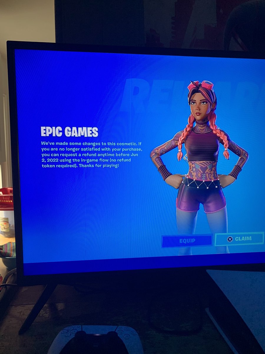 simper2020's tweet photo. @FortniteGame I didn’t even buy her, I only have reg Jules but thanks ig https://t.co/CsggwLuKUH