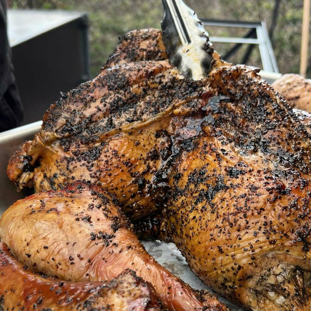 Smoked Turkey 😋 loading up the the smoker for a run of awesome events coming up this weekend! 
-
Preorders open - visit our website! 
-

#rosies #rosie's bbq #RosiesBBQsmokehouse #Rosiessmokehouse #BBQyvr #BBQvancouver #VancouverBBQ #RosiesYVR #BBQca… instagr.am/p/CdGyECXvdzi/