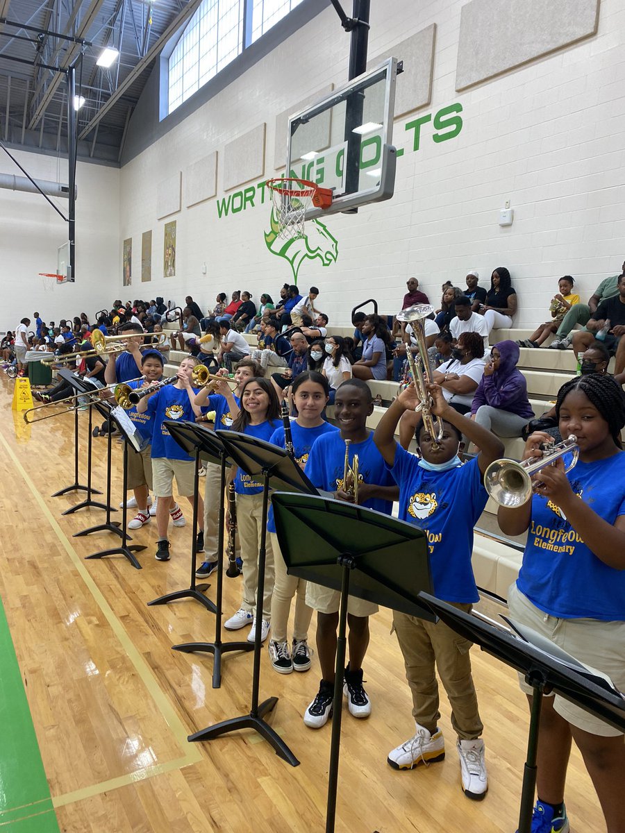 joseloredo08's tweet photo. The leopard band performing at the longfellow basketball game playoffs this past weekend! @elem_longfellow @HISDFineArt @TeamHISD https://t.co/HGJIRkn5u3