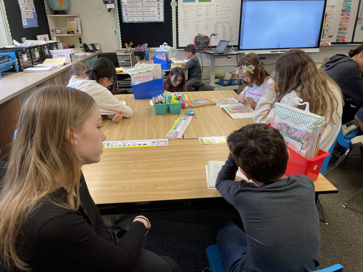 1st graders read to Stoney Creek High School students today! It can be so fun getting to know characters and going on adventures when reading with a buddy! ⁦<a href="/ThinkMBE/">ThinkMBE</a>⁩ ⁦<a href="/rochcommschools/">Rochester Community Schools</a>⁩ ⁦<a href="/WeAreSCHS/">Stoney Creek High School</a>⁩