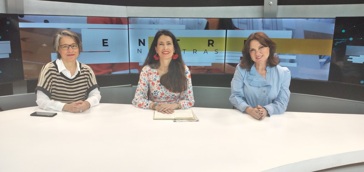 SoniaCrespoR's tweet photo. Preparadas. En nada, a las 21.00 horas arrancamos. Entre Nosotras 👠👠 @7TVMalaga  🖥 con @R_Alguacil  y Susana García Bujalance. https://t.co/wtItEF6WxF