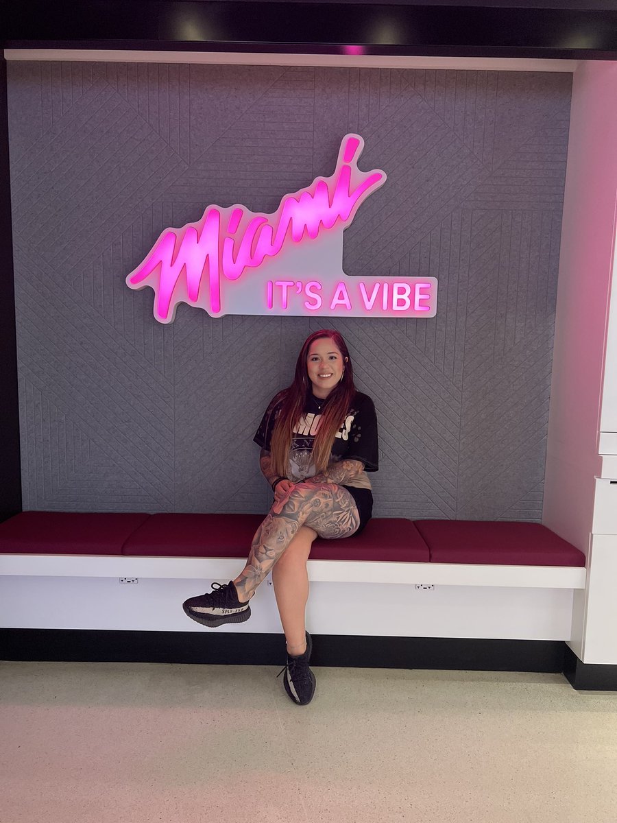 Had to stop by the Miami Signature store to say hi! Thank you all for your hospitality 💕 #WC22