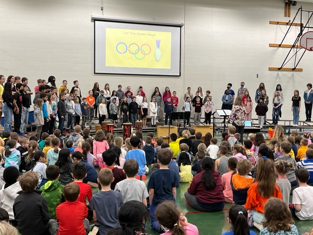 ccsd21poe's tweet photo. The 5th graders did a fabulous job performing at their music show this morning. Don't forget their is another performance tonight at 7pm in the Poe Gym! #21learns #look4thegood #silverlinings https://t.co/Vwzco1wBn0