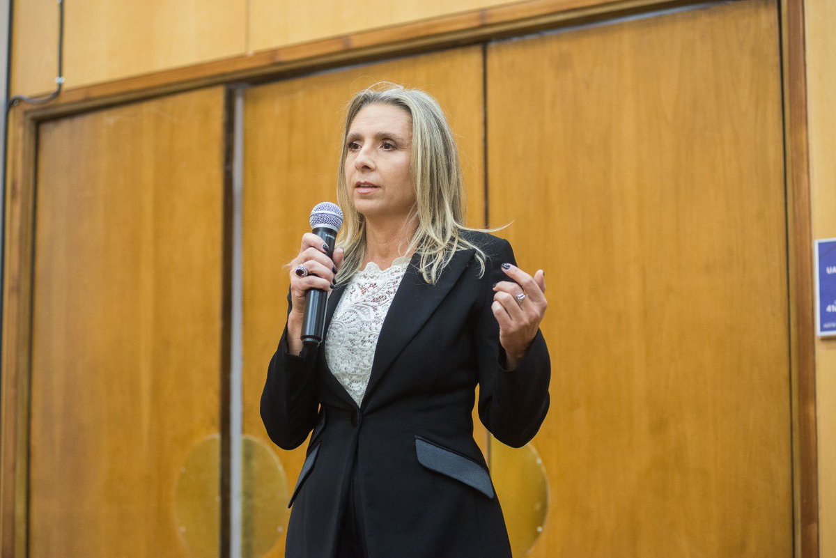 Ayer tuvo lugar la Avant Premiere del primer episodio de 🎬 Digital Project #OCEDIC <a href="/AustralDerecho/">Austral Derecho</a>. 

En esta oportunidad presentamos el Episodio 1: Ciberfraudes   
Con auditorio completo abrieron el evento <a href="/danydupuyok/">Daniela Dupuy</a> directora del OCEDIC y <a href="/NataliaMolinaok/">Natalia Marcela Molina</a> líder del proyecto