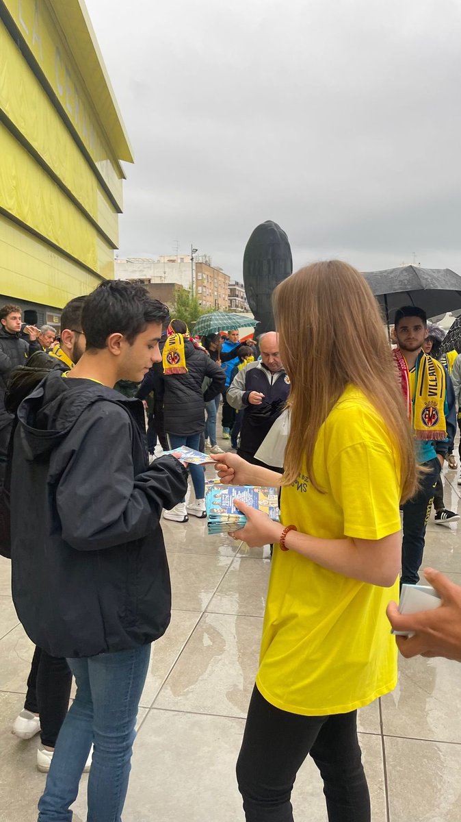 TonyAguilarOfi's tweet image. Hoy @MardeSons_ está en el estadio de La Cerámica apoyando al @VillarrealCF y a su afición en el partido de Champions!!! #UCL  #VillarrealLiverpool #Endavant
