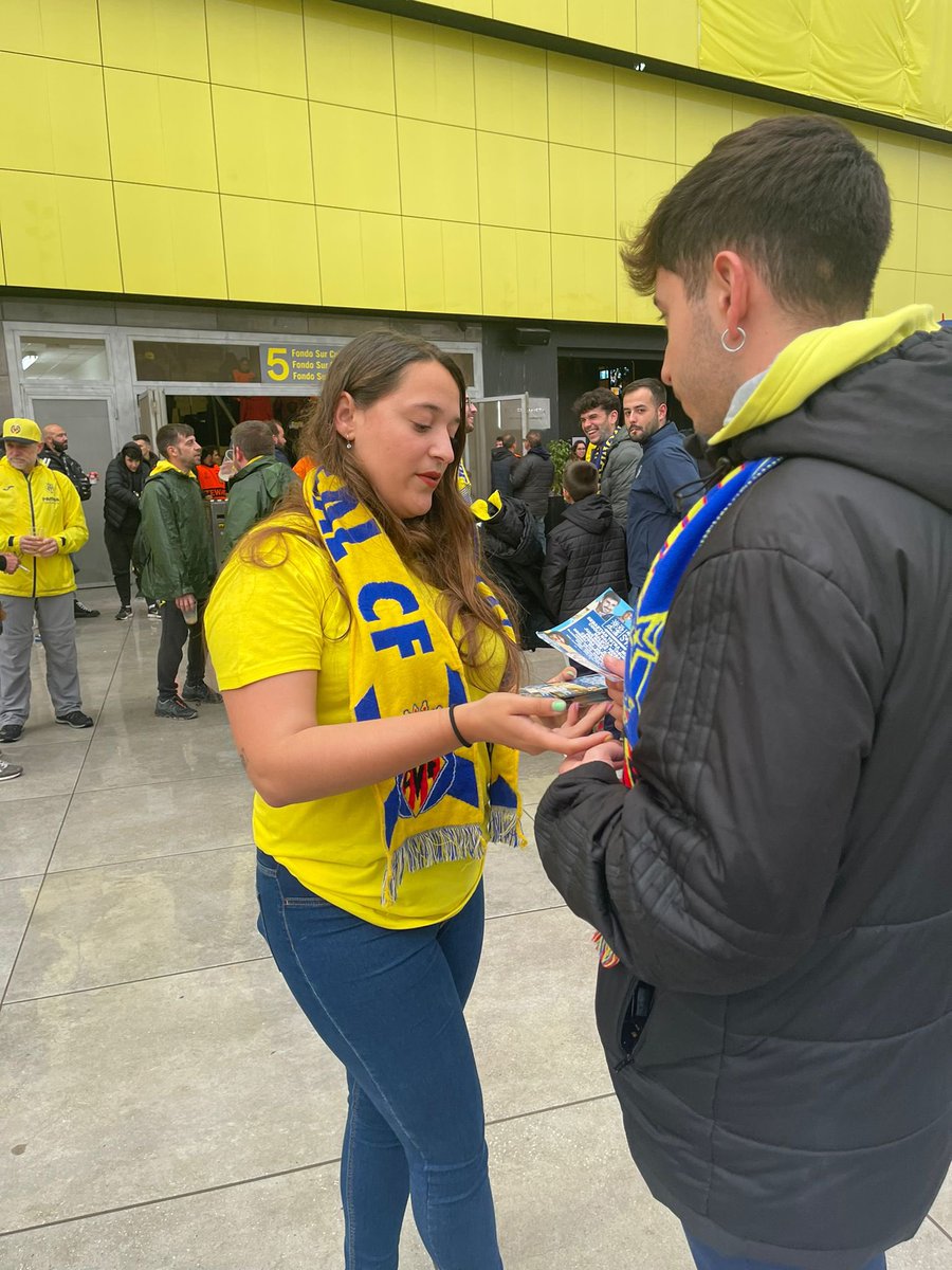 TonyAguilarOfi's tweet image. Hoy @MardeSons_ está en el estadio de La Cerámica apoyando al @VillarrealCF y a su afición en el partido de Champions!!! #UCL  #VillarrealLiverpool #Endavant