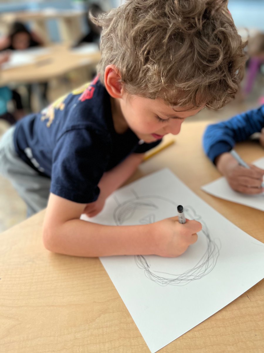 Today in Kindergarten we drew portraits of our amazing mom’s! 💕