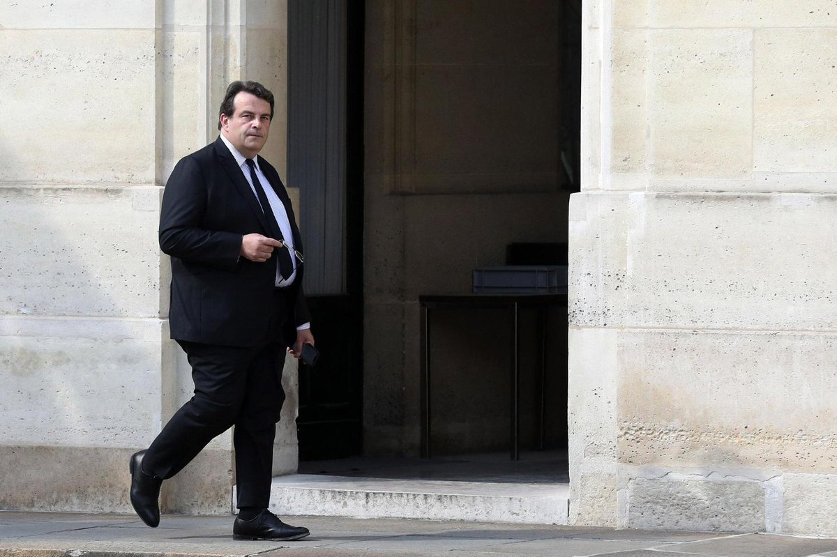ParisMatch's tweet photo. Affaire Thierry Solère: mise en examen de sa belle-mère et du cabinet Deloitte https://t.co/peOT1PNkZD https://t.co/xNg9onITDy