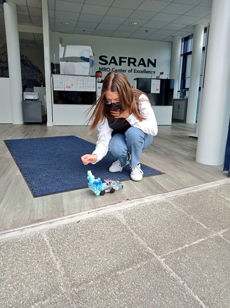 CollegeEurope27's tweet photo. Nos 🚸 de 33 engagés dans le concours #ChallengEure visite l'entreprise #Nacelles @SAFRAN et au passage le @LPrisleseine
#ParcoursAvenir
@ac_normandie @dsden27 https://t.co/GhT12UxsPs