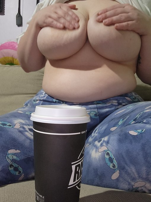 Bewbs and Coffee ☕️ 😋 https://t.co/uEFzzjJUqR<a href="/tag/spacebooty"class="tags"><span>#spacebooty</span></a>