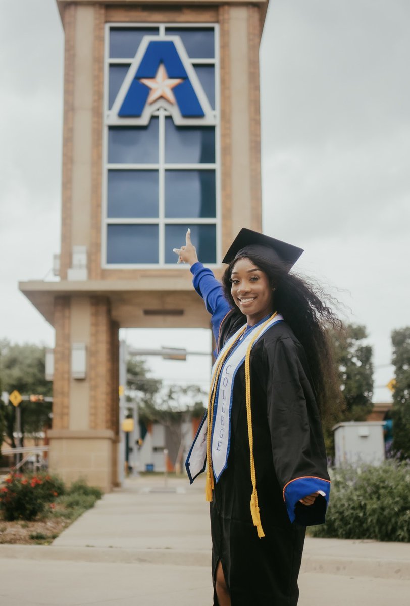 BeingLexieKay's tweet photo. Done with the B.S. 🥳

✅ B.S. in Exercise Science
✅ Black Student Association Exec
✅ Ms. BSA
✅ Magna Cum Laude
✅ Honors College Graduate
✅ Deans List

And I did it all in 3 years, May 12th, 7pm wya? https://t.co/7k4NAgVSZN
