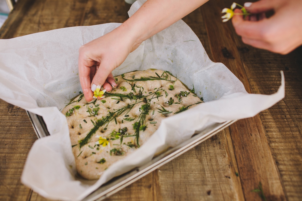 HamptonManor's tweet image. Staycation workshops | Learn the secrets of focaccia and all things sourdough as part of your staycation experience on the estate. We&apos;ll even give you a starter to take away and recreate a bit of Hampton at home. #breadworkshop #sourdough #staycation #escapethecity #escapelondon