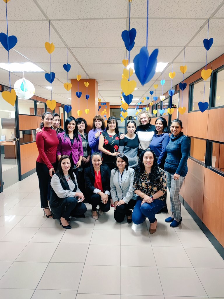 pacabrera1's tweet photo. Felicitamos a la Universidad Técnica Particular de Loja por conmemorarse sus 51 años de vida institucional. Que su gran labor en pro de la educación superior continúe fortaleciéndose 👨‍🏫👩‍🏫 #51AñosUTPL #FamiliaUTPL #FilosofiaArtesyHumanidades @utpl https://t.co/Fe3a1brwOZ