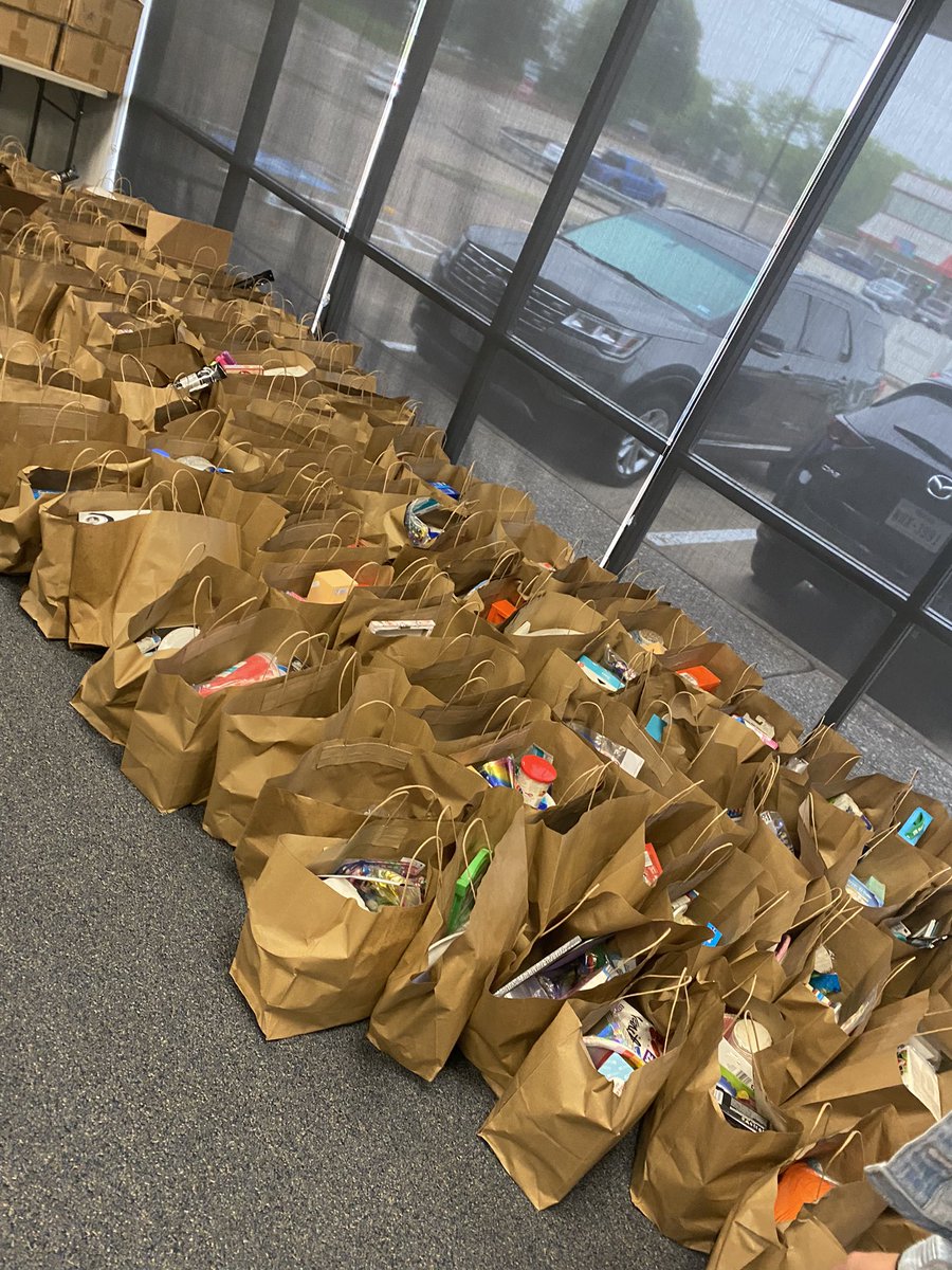 🎉200 birthday bags delivered to <a href="/LoneStarCASA/">LoneStarCASA</a> 
Thank you to Milestone Electric, @CainConnection PALS, RHHS Cheer, and Mrs. Jones for helping make this a huge success! <a href="/RHHSHawks/">Rockwall-Heath HS</a> @CFALDRAcademy
