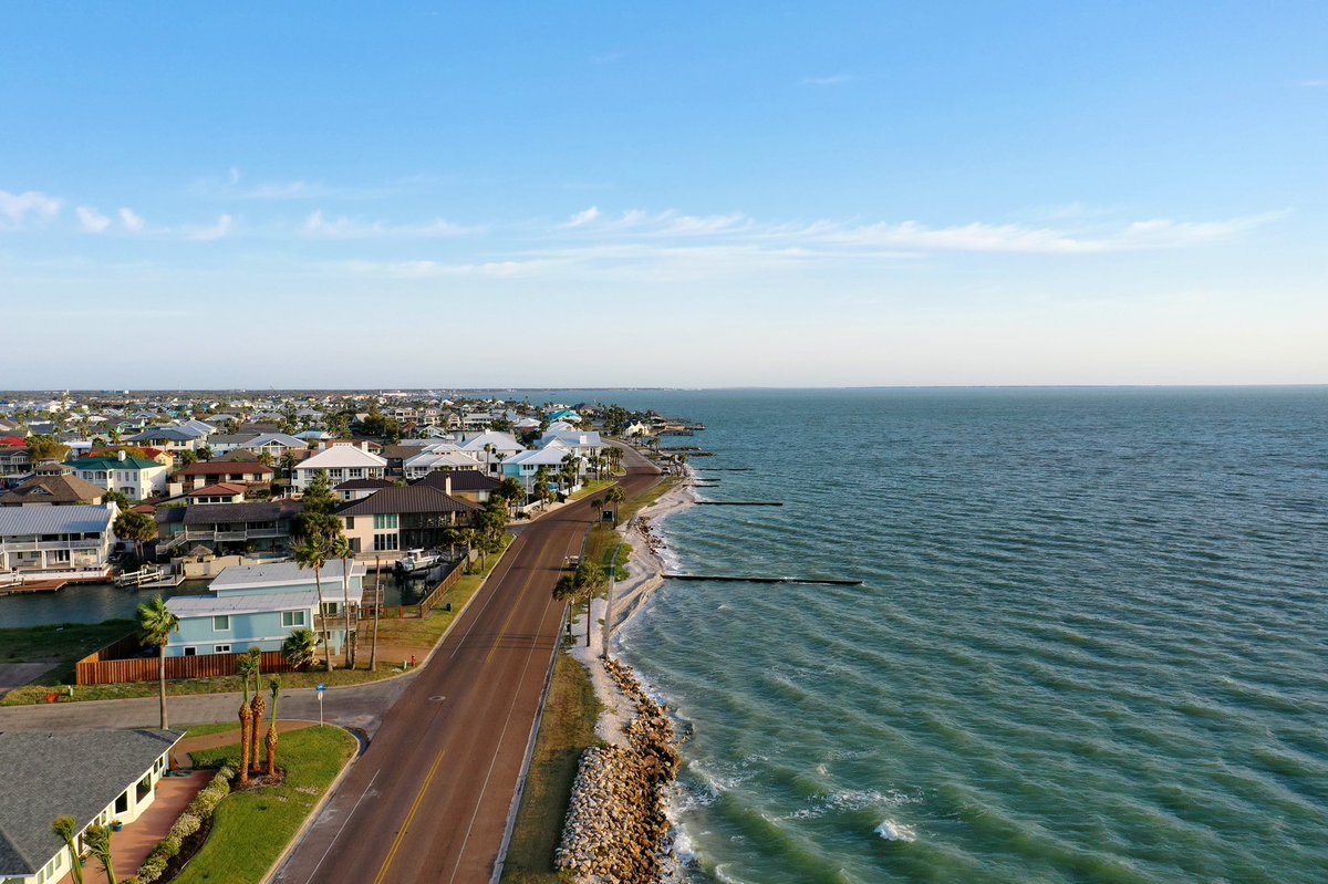 ThomasATXCo's tweet photo. Birds eye views
•
#coastalrealestate #gulfcoast #gulfcoastrealestate #rockport #rockporttx #texascoast #beachlife #beachlisting #gulfofmexico #greenwater #buy #sellingsunset #realestate #realtor #atxrealtor #tx #coastalconservationassociation #cca https://t.co/QqzlbZloJp