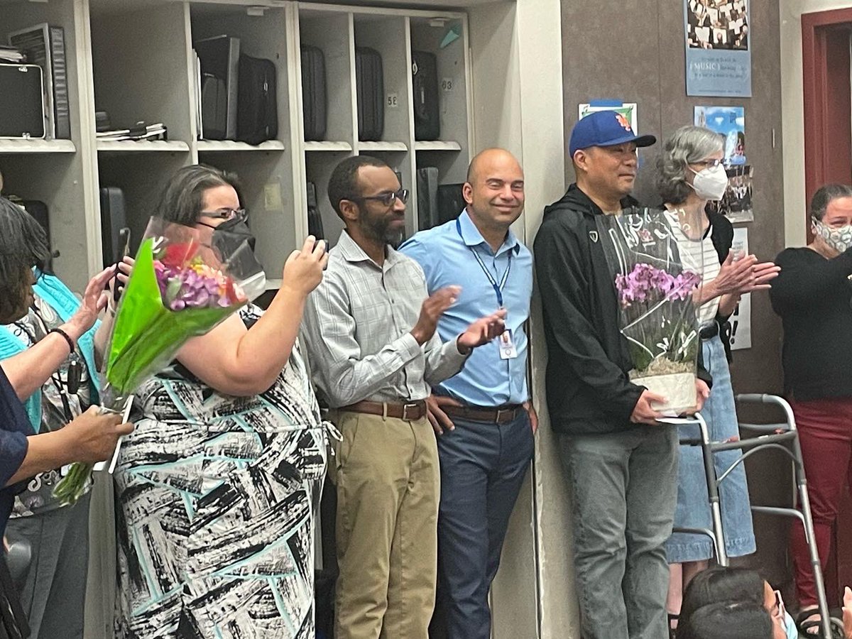 We are excited to announce that Diablo Vista Middle School music teacher Chavonta Edington has been selected as a finalist for Contra Costa County Teacher of the Year! County Superintendent Lynn Mackey, SRVUSD Superintendent John Malloy, Principal Becky Ingram and… 1/2