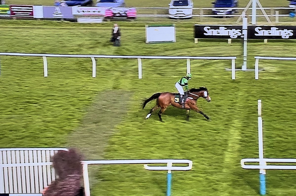 amajox's tweet photo. Congrats @amajox @IzzieMarshall28 wins #TurnerTrophy Maiden HChase @FakenhamRC #Normofthenorth #AlanHill @LawneyHill #5ran #topjock πππ https://t.co/ZMujviGJGF