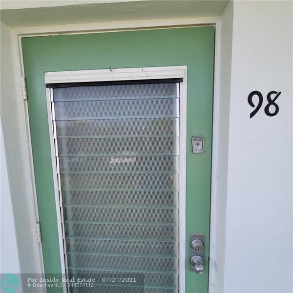TheGreatAlix's tweet photo. I am looking for a buyer for 98 Lyndhurst # 98 #DeerfieldBeach #FL  #realestate https://t.co/IaZo3UGSmM https://t.co/NpRLu9sTjO