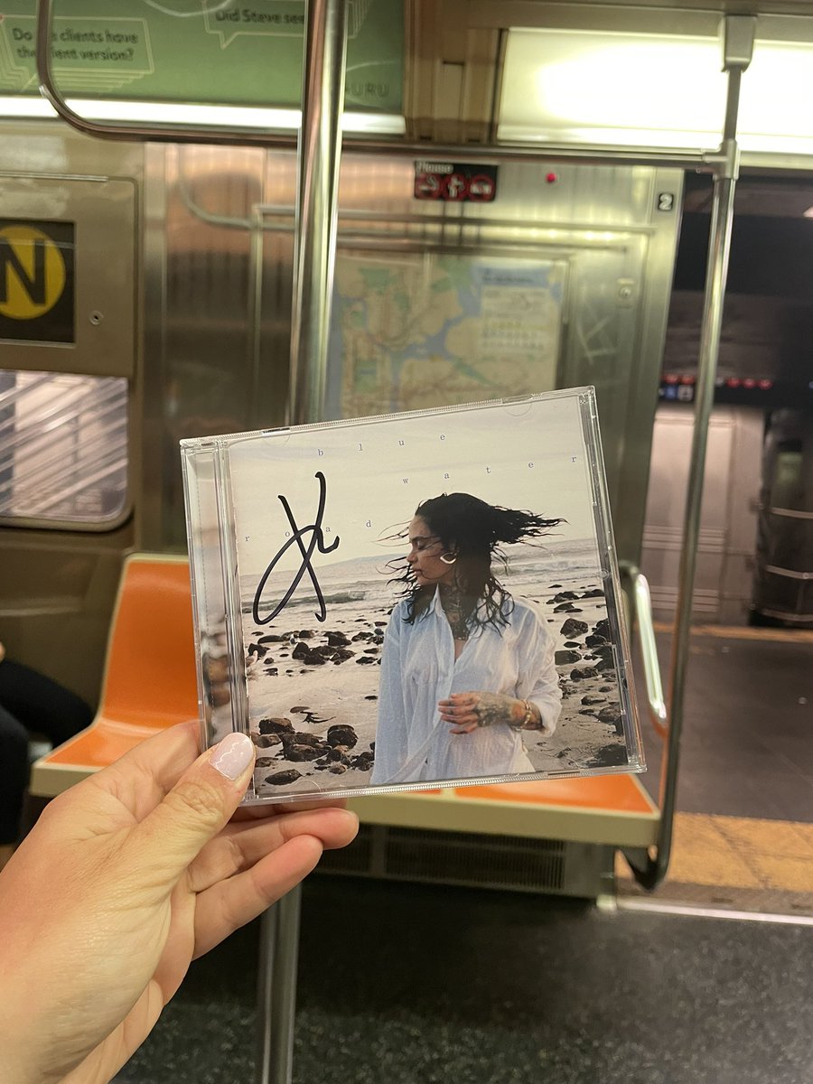 laurrrmutay's tweet photo. heeeeeey @kehlani thanks for letting me get your great vibes and receiving my awkward ones https://t.co/a4uofixjmd