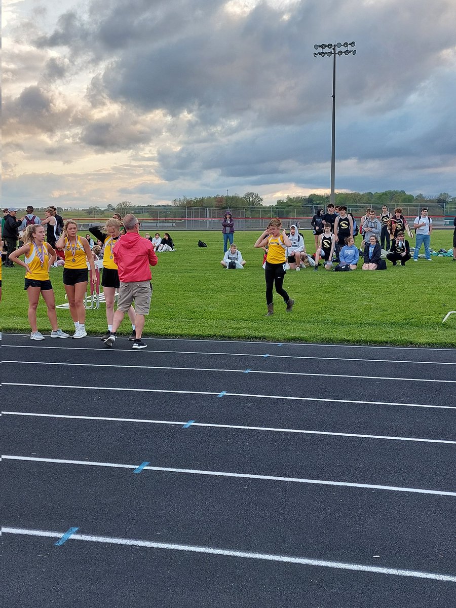MorristownAD's tweet photo. Yellow Jacket Results: 

FANTASTIC NIGHT FROM SOUTHWESTERN!!!

County Track Results
Girls- Champions with 70 points 
Boys- 2nd with 55 points. 

What a Night!!!

#TogetherWeSWARM 

@MorristownHigh https://t.co/GEvo9DEeNh